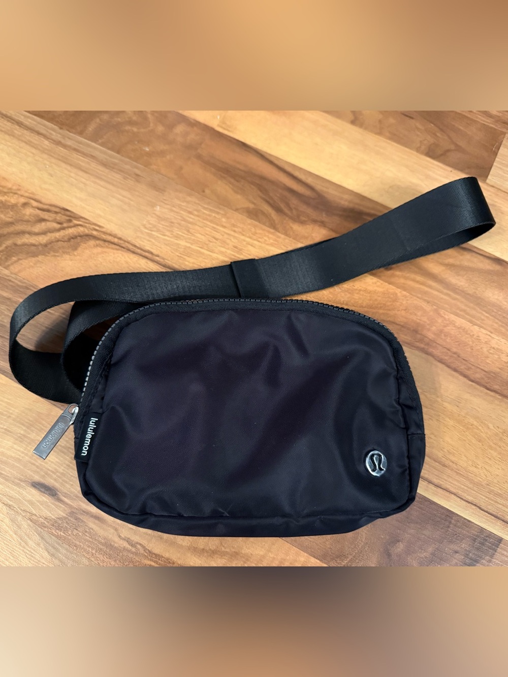 lululemon Everywhere Belt Bag iblack with a small silver logo